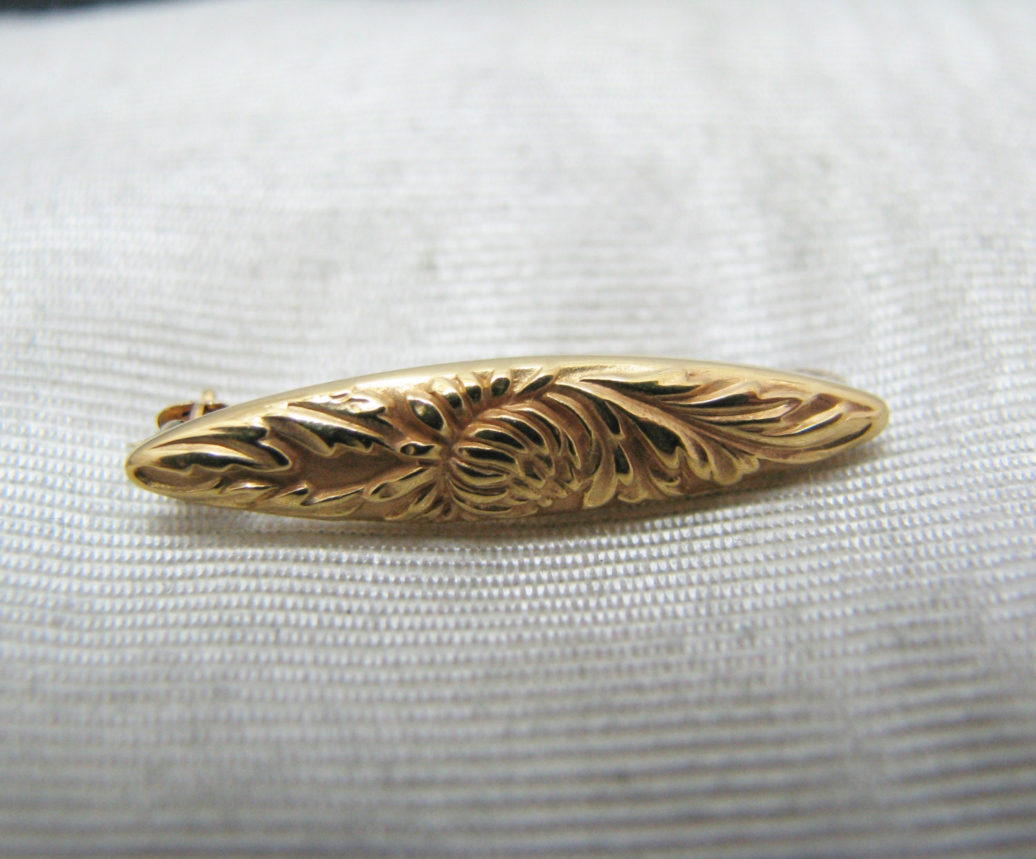 * vintage brooch ୨୧ *✵ ヴィンテージ ブローチ (f) A566 Beautiful Vintage 10k Yellow Gold Embossed Flower