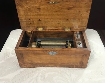 Beautiful Vintage Wooden Reuge Music Box - Plays Edelweiss - Swiss