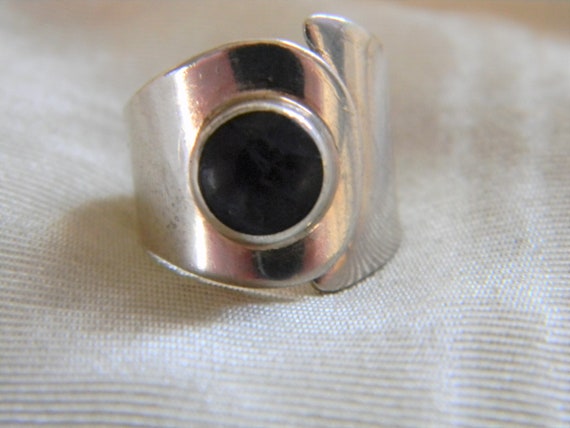 h518 Unique Sterling Silver Ring with Cabochon Bl… - image 1