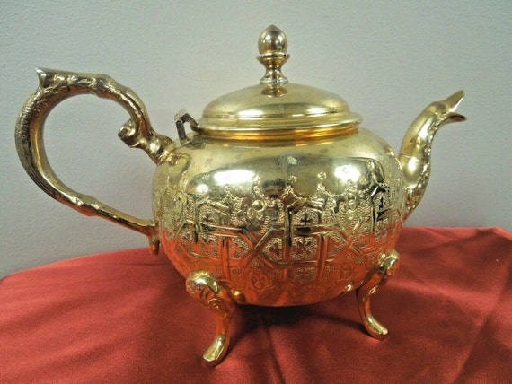 Théière Marocaine Traditionnelle En Argenté - Fait Main, Design Authentique