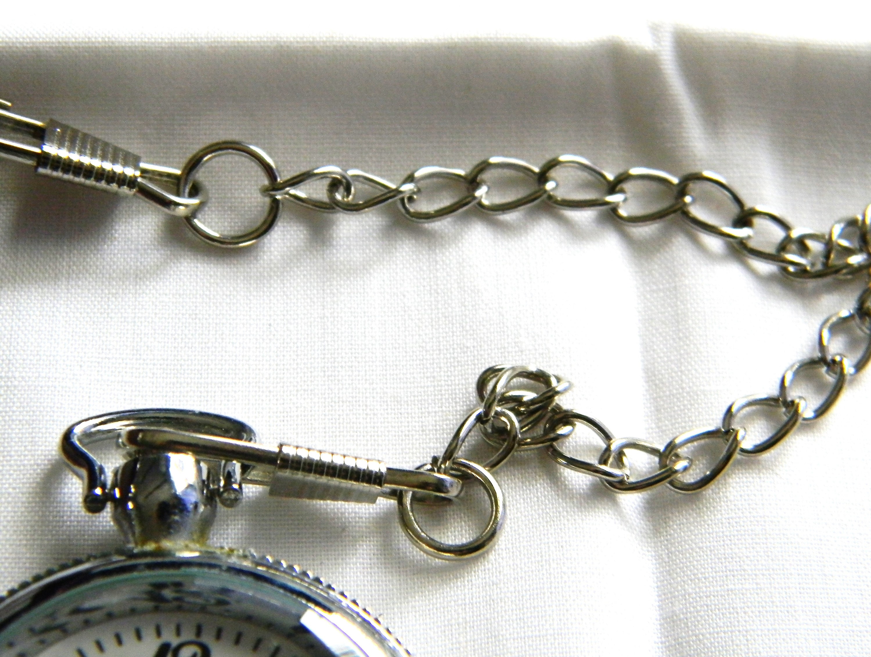 P423 Nice Silver Tone Ya Weisi Quartz Pocket Watch With Leather