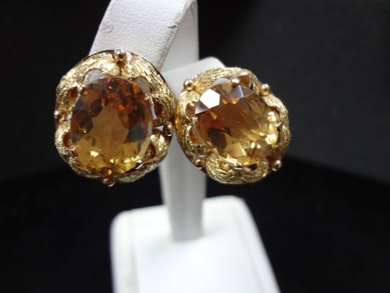 c375 Vintage 18k Yellow Gold Oval Non Pierced Ear… - image 1