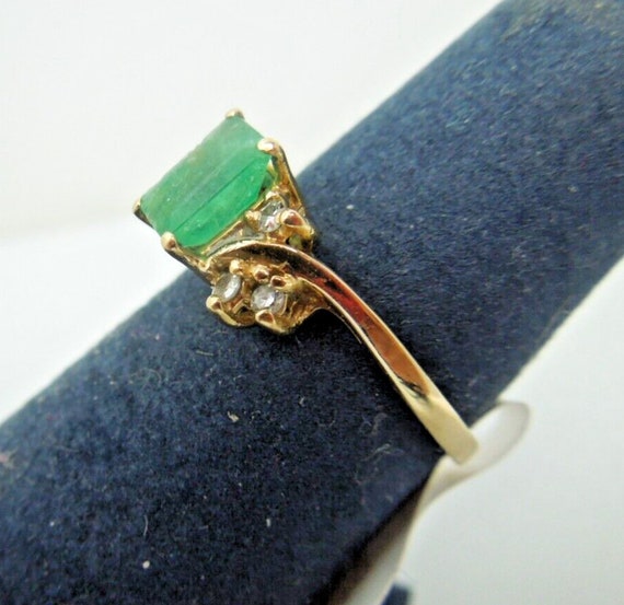 s858 14kt Yellow Gold Emerald Diamond .03 cts Rin… - image 4