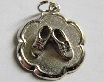 h814 Cute Sterling Silver Scalloped Edge Charm or Pendant with Baby Shoes
