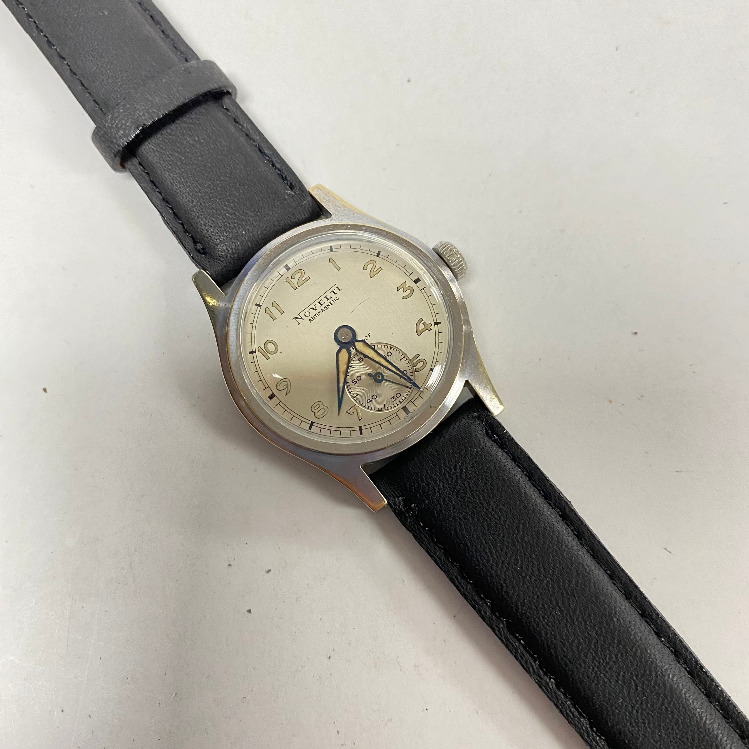 F748 Vintage Novelty Anti-magnetic Swiss Men's Wrist Watch