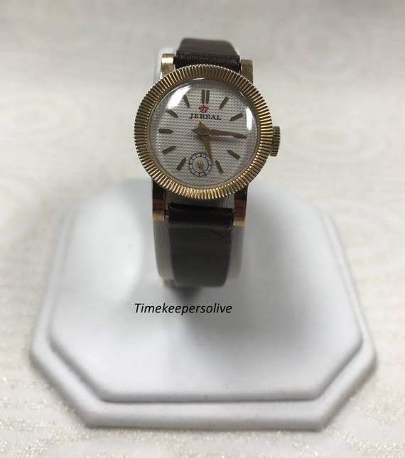 C152 Vintage Jerral Swiss Hilton 17J Elegant Round Mechanical