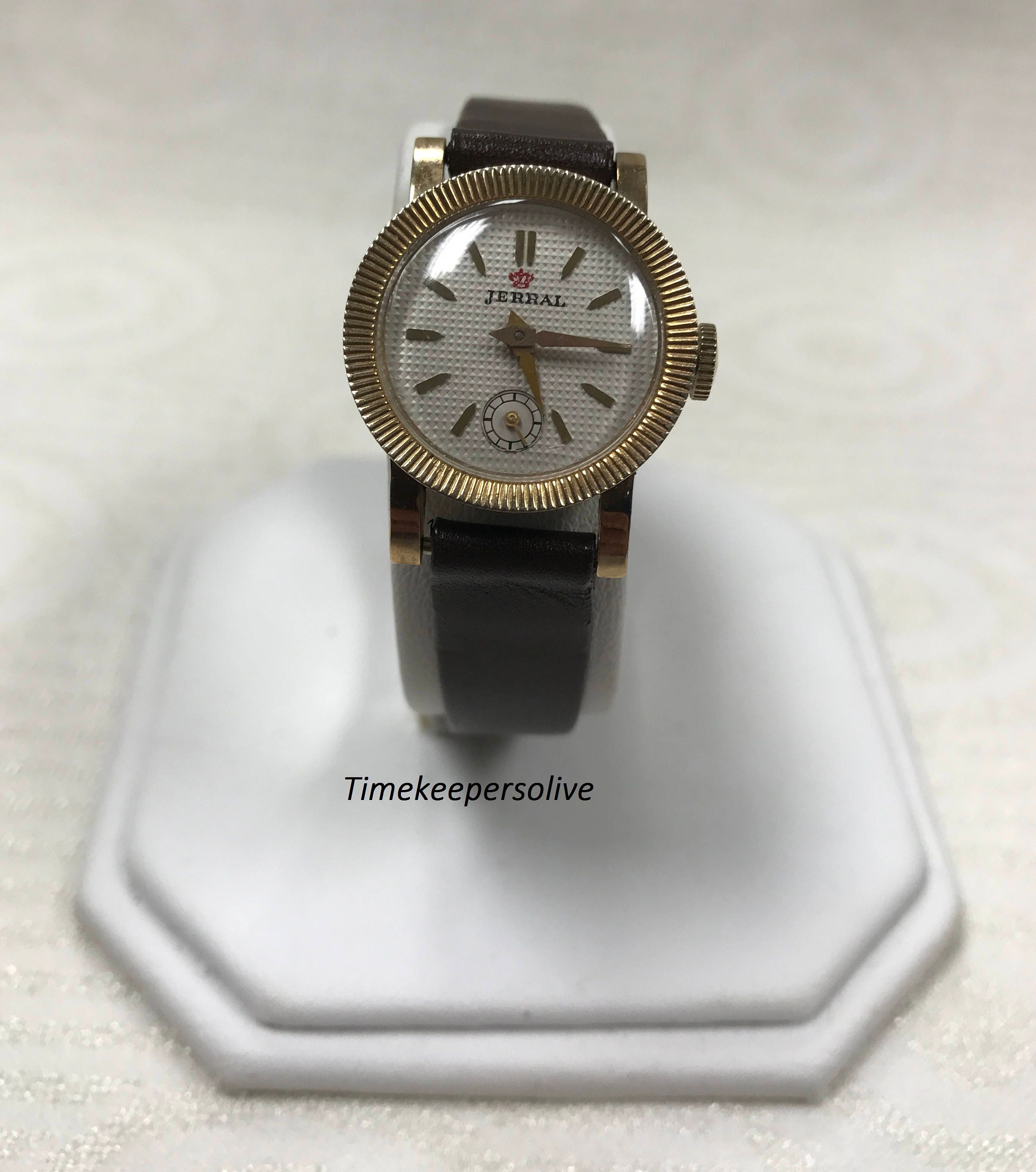 C152 Vintage Jerral Swiss Hilton 17J Elegant Round Mechanical