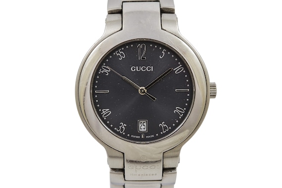 Vintage Gucci 8900M Quartz Stainless Steel Gents Midsize Watch