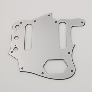 metaliczny srebrny akrylowy pickguard do gitary Fender Standard Jaguar w wersji amerykańskiej/meksykańskiej
