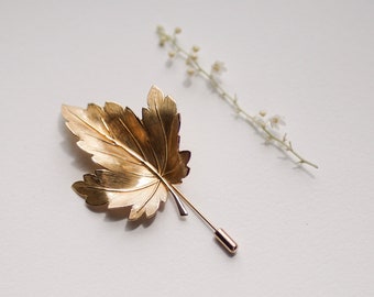 Gold Leaf Groom Wedding Boutonniere Maple Canadian Woodland Winter Wedding Lapel Pin Groomsmen Wedding Husband Accessory Rustic Men Brooch