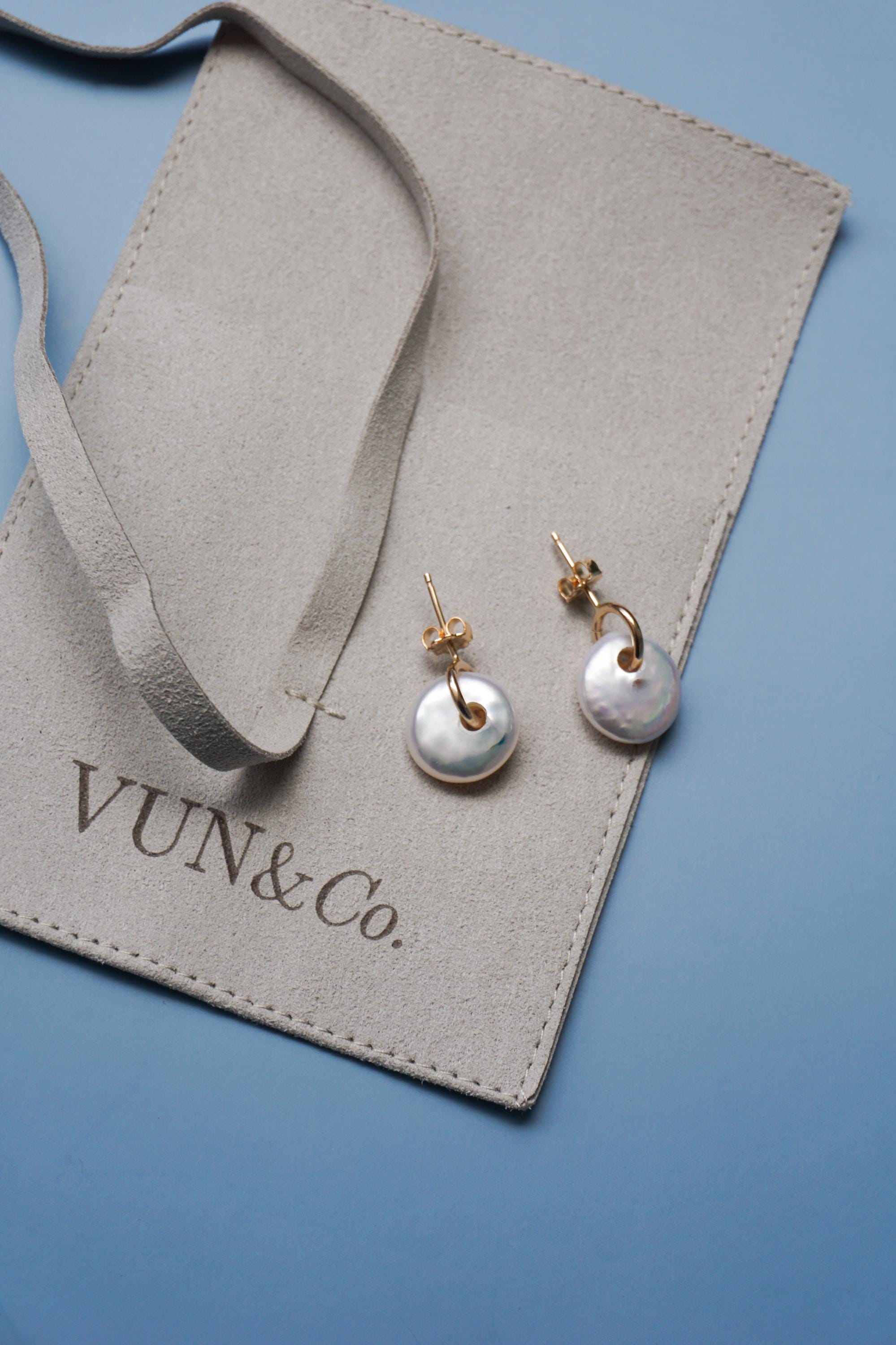 CADEAUX SMALL PEARL EARRINGS – Shinzone