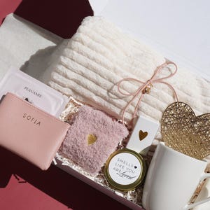 Sending a Hug Gift Box Birthday Gift Basket for Her Women Self Care Gift Box Cozy Care Package Thank You Gift Mom Christmas Gift Get Well