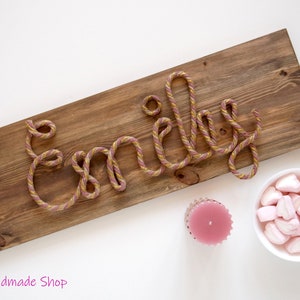 Letrero de nombre de madera y cuerda personalizado, decoración de pared para niña, letrero de nombre de guardería, letrero de tablero de madera de granja, decoración rústica, regalo de niña bebé
