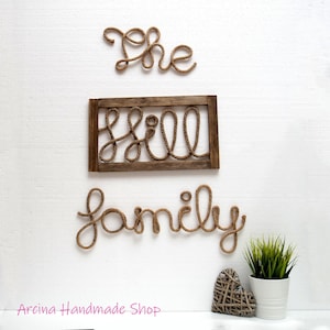 Cartel de apellido personalizado enmarcado, regalo de aniversario personalizado de madera y cuerda, decoración de pared de la sala de estar, signo de apellido establecido por la familia
