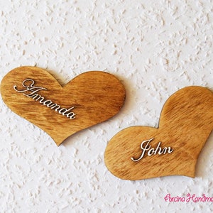 Cartellini con nome personalizzato in legno rustico per matrimonio, etichetta con nome di nozze, decorazione del tavolo di nozze, segnaposto di nozze, segni di nome personalizzati rustici