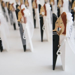 Personalisierter Braut & Bräutigam Platzkartenhalter, Wäscheklammer Hochzeit Tischdekoration, Holz Hochzeit Zahlenhalter, Rustikale Hochzeit, 180er Set