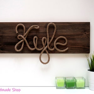 Letrero de madera y cuerda con nombre estilo shabby chic, nombre personalizado para habitación infantil, regalo de bautizo rústico, decoración de habitación infantil, decoración de pared para niño, regalo de Navidad