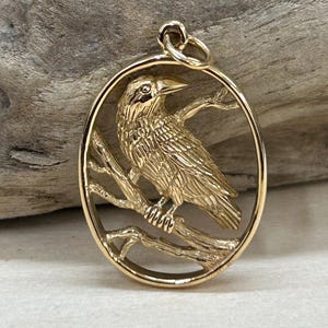 Bronze Raven Charm, Bronze Raven Pendant in Oval Frame, Raven Pendant, Bird Charm, Bird Pendant, Natural Bronze Charm