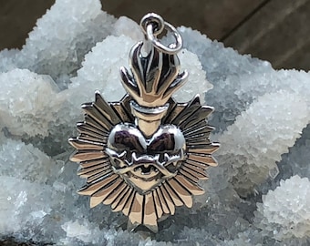 silly essence sacred heart シルバー925 23号 Sterling Silver Flaming Sacred Heart Pendant With Thorns, Sacred