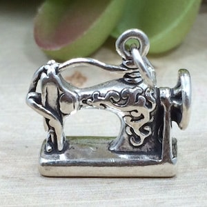 Sewing Machine Charm, Antique Sewing Machine Charm, Sterling Silver Charm, Sterling Silver Pendant, PS0665