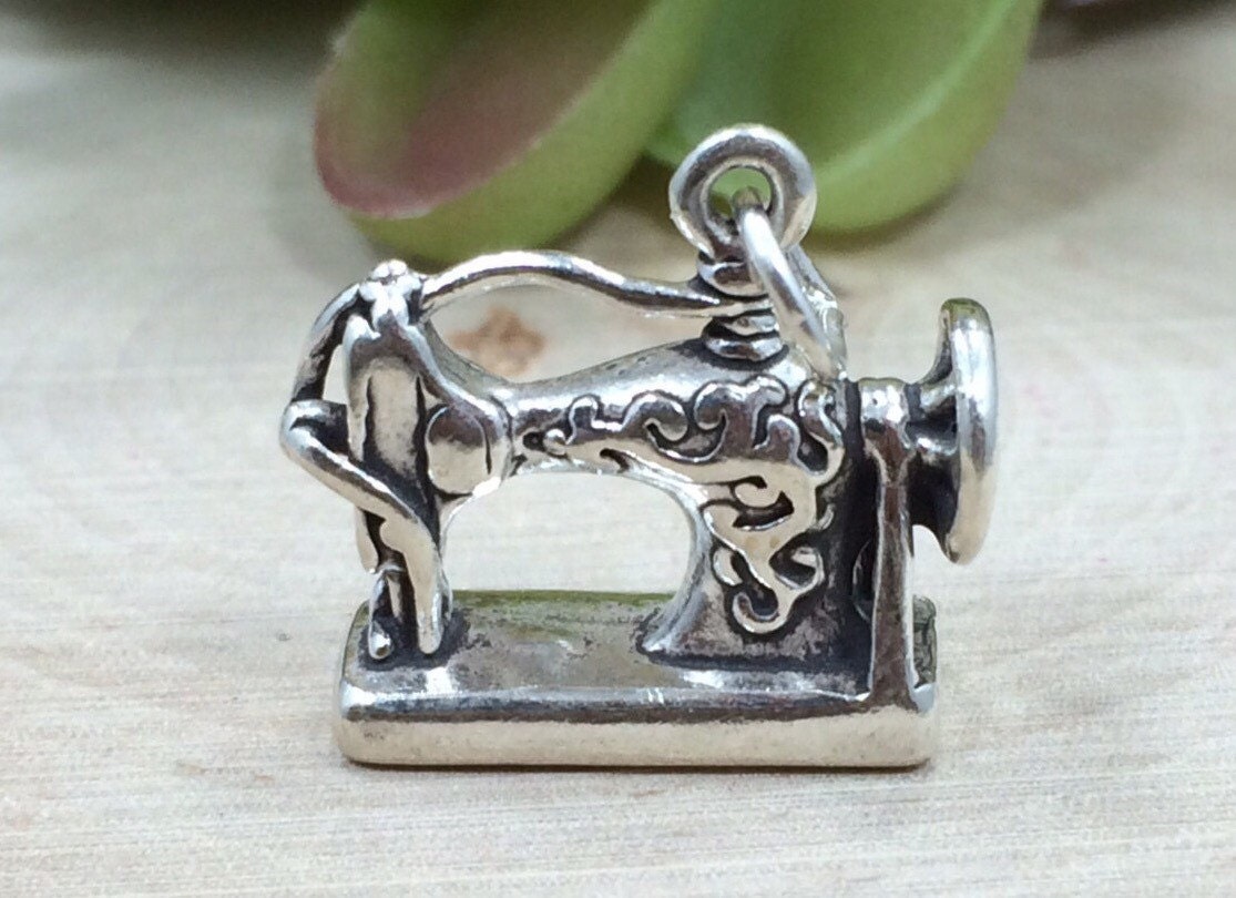 SILVER 925 3D SMALL SEWING MACHINE CHARM/PENDANT 