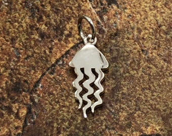 Sterling Silver Flat Jellyfish Charm, Jelly Fish Charm, Jelly Fish Pendant, Sea Life Charm, Ocean Charm, Ocean Pendant, Beach Charm