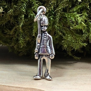 Queen&#39;s Guardsman, Beefeater Charm, Buckingham Guard Charm, London Charm, England Charm, UK Charm, Sterling Silver Charms