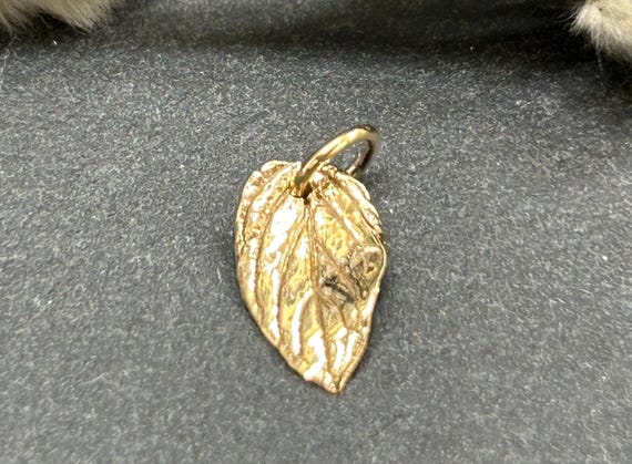 Leaf Charm, Leaf Pendant, Nature Pendant, Nature Charm, Small Leaf Charm, Natural Bronze Charm