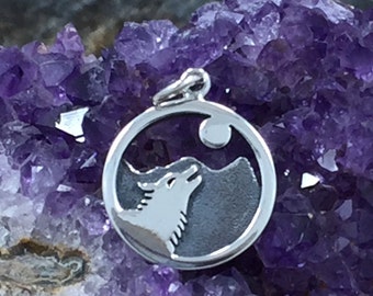 Wolf Charm, Wolf Pendant, Wolf Howling at the Moon Charm, Sterling Silver Charm, Wolf Howling Charm, Wolf Scene Charm, PS01572