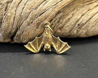 Bronze Realistic Bat Charm, Bat Charm, Hanging Bat Charm, Vampire Charm, Halloween Charm, Natural Bronze Charm