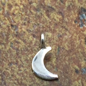 TEENY TINY Flat Moon Dangle, Small Moon Dangle Bead, Crescent Moon Dangle Bead, Sterling Silver Moon Bead, Tiny, 1 Piece, PS01485