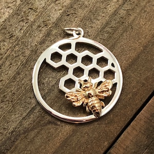 Silver Honeycomb and Bee Charm in Circle Frame, Honeycomb with Bronze Bee Charm, Honeycomb Pendant, Bee Charm, Bee Pendant, Bee Keeper Charm