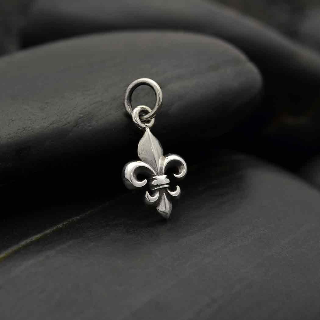 Vintage Fleur De Lis Pendant - Etsy