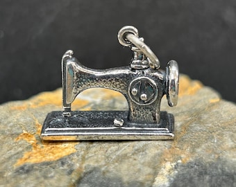 Sewing Machine Charm, Antique Sewing Machine Charm, Sterling Silver Charm, Sterling Silver Pendant