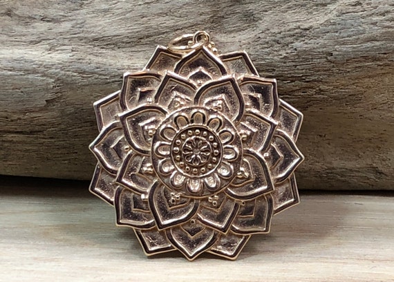 Breloque fleur rose 15 mm - Acier inoxydable 304L Doré x1 - Perles & Co Breloque fleur rose 15 mm - Acier inoxydable 304L Doré x1 - Perles & Co