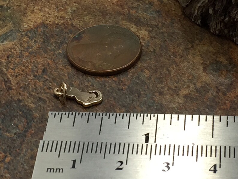 PB0160 Natural Bronze Kitty Charm Animal Charm Silhouette Cat Charm Tiny Silhouette Kitty Charm Cat Charm Animal Lover Charm