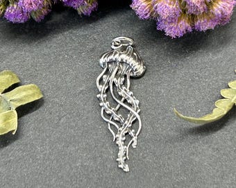 Sterling Silver Detailed Jellyfish Pendant, Jellyfish Charm, Jelly Fish Pendant, Sea Life Charm, Ocean Charm, Ocean Pendant, Beach Charm