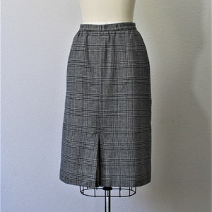 Vintage 70's 80s Black Gray Plaid wiggle Wool straight Skirt // Waist 28 to 29 inches // US 6 8 image 2