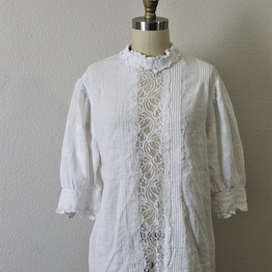 Vintage Victorian Linen Blouse / Vintage 80s White Linen Lace High Collar Button Back Blouse Victorian Style Shirt Modern 4 6 8 s med image 1