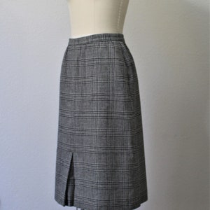 Vintage 70's 80s Black Gray Plaid wiggle Wool straight Skirt // Waist 28 to 29 inches // US 6 8 image 5