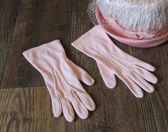 Vintage 50s 60s Pink Nylon Short Wrist Gloves Eas… - image 2