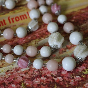 Vintage 50s 60s Pearl sugar bead white and pink bead JAPAN 3 Strand Choker Necklace / Triple Necklace image 3