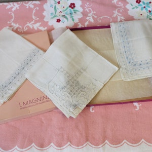 Vintage 40s 1950s I Magnin California boxed set of 3 Pretty Linen Embroidered Floral Hanky Hankie Handkerchief Hankies