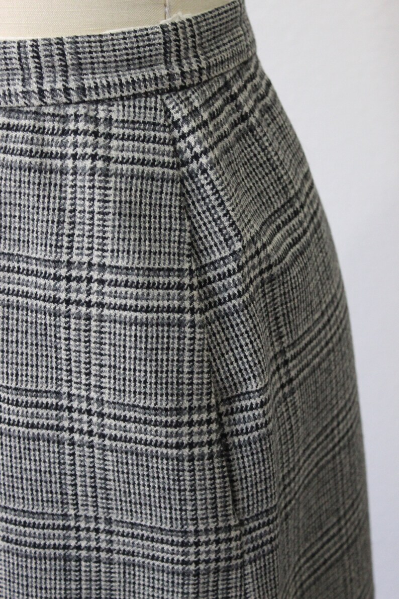 Vintage 70's 80s Black Gray Plaid wiggle Wool straight Skirt // Waist 28 to 29 inches // US 6 8 image 6