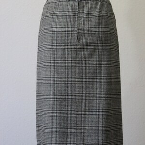 Vintage 70's 80s Black Gray Plaid wiggle Wool straight Skirt // Waist 28 to 29 inches // US 6 8 image 8