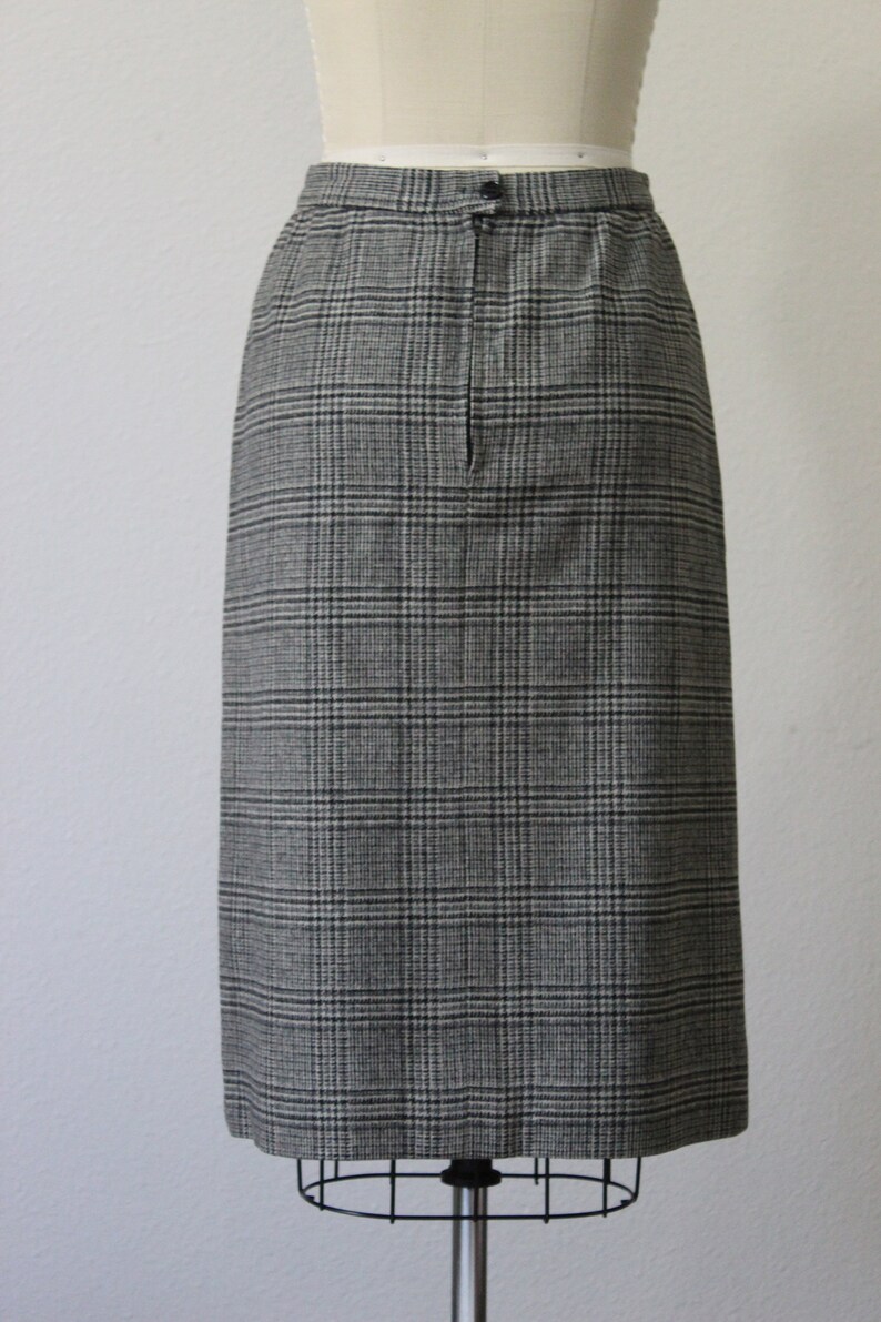 Vintage 70's 80s Black Gray Plaid wiggle Wool straight Skirt // Waist 28 to 29 inches // US 6 8 image 8