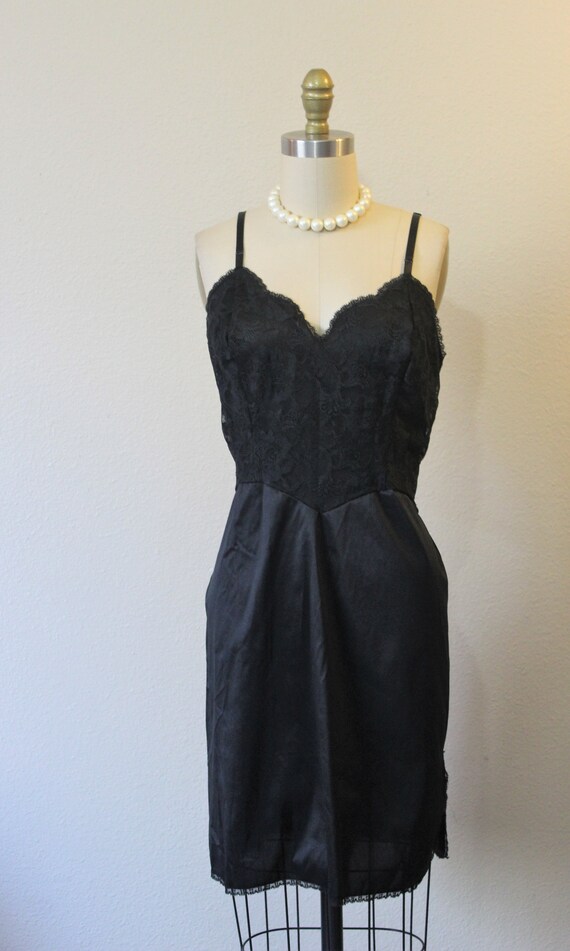 Vintage 50's 60's VANITY FAIR Black Lace Half Dre… - image 4