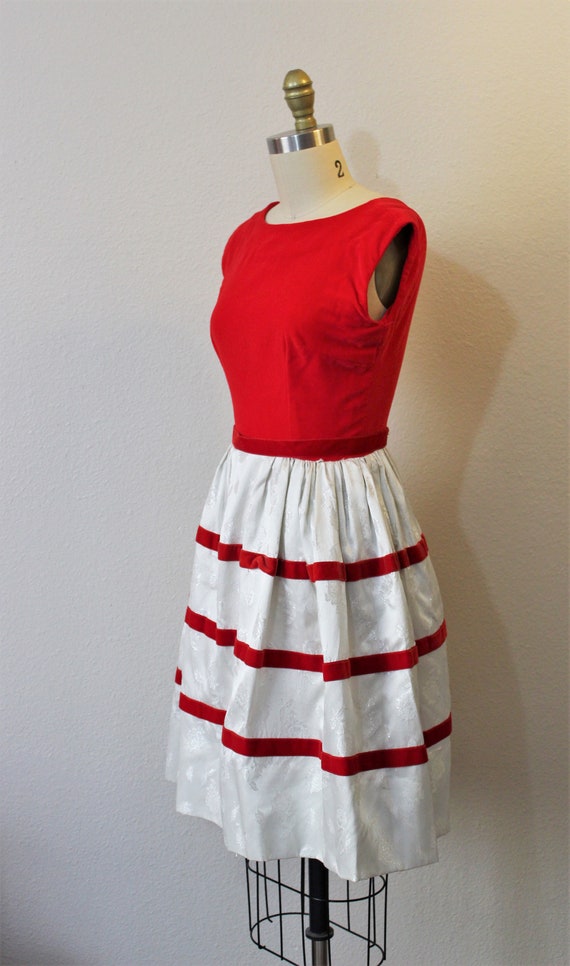 Vintage 1960s 60s Red Velvet White Damask Back Bo… - image 4