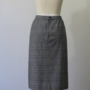 Vintage 70's 80s Black Gray Plaid wiggle Wool straight Skirt // Waist 28 to 29 inches // US 6 8 image 7