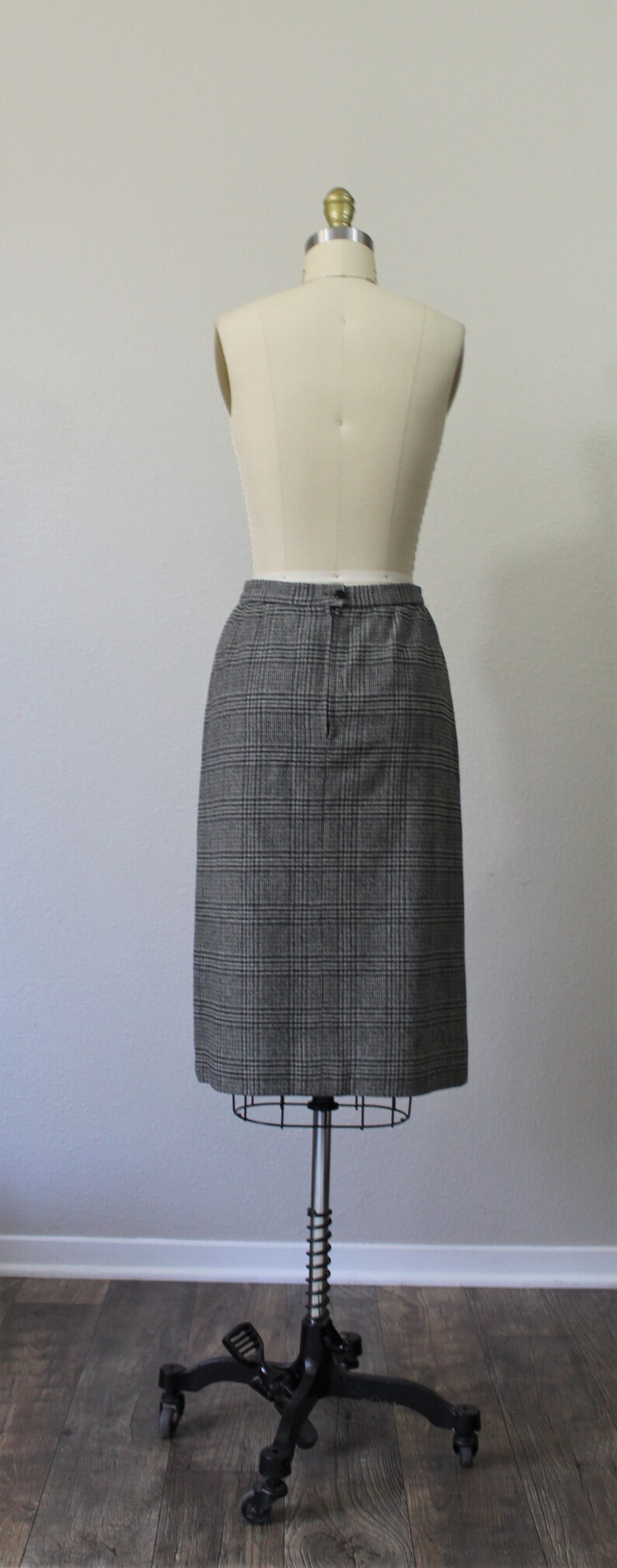 Vintage 70's 80s Black Gray Plaid wiggle Wool straight Skirt // Waist 28 to 29 inches // US 6 8 image 7